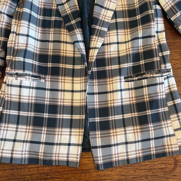 Woman's Plaid Blazer - Picture 5 of 7